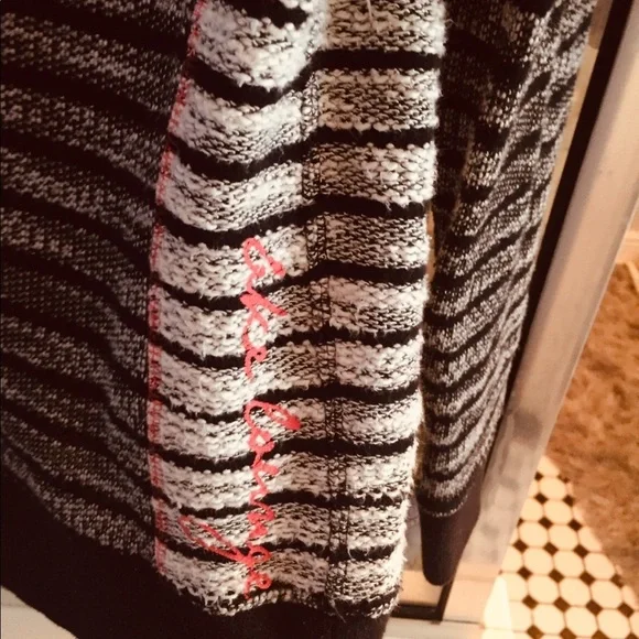 Top - Picture 2 of 4